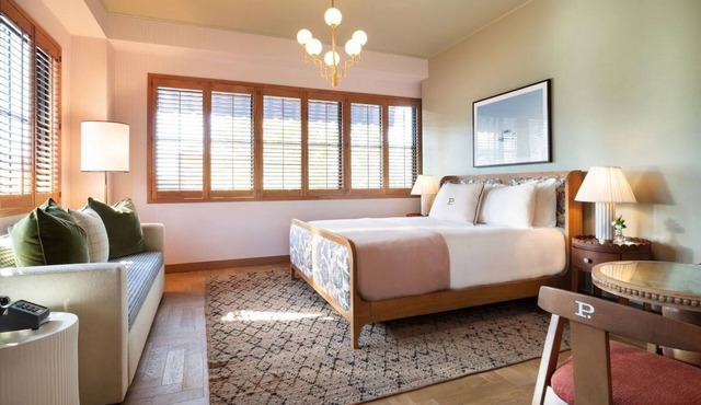 The Corner King at Palihouse Hyde Park Village, Onsite Valet Parking