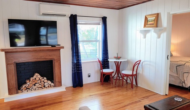 The Idle Hour Cottage - Walk to Downtown!