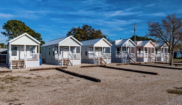 THE KEYS OF POC Unit 1# Cozy 1-bedroom cabin , AC with boat parking