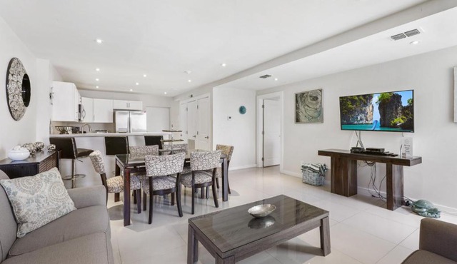 The ocean is waiting! Close to beach & pool in beautiful beachfront resort