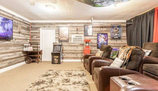 The Old West Ranch w/Pool, Theater & Saloon Bar
