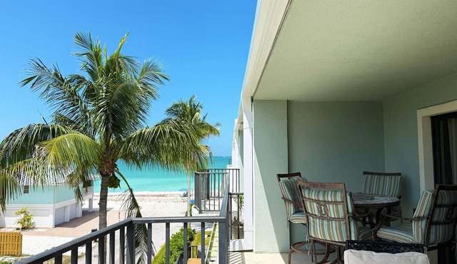The Palms – 3BR Condo with Balcony & Pool