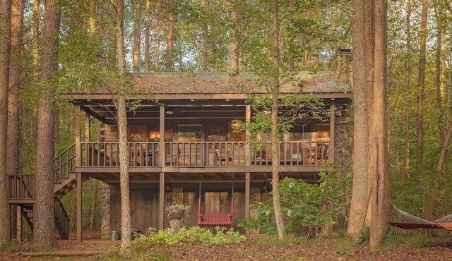 The Pines Ocoee riverside log cabin with jacuzzi tub