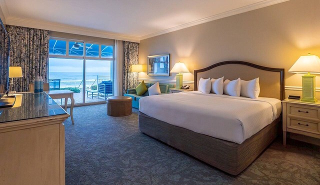 The Shores | Coastal King Balc | Beach yoga, spa, s’mores