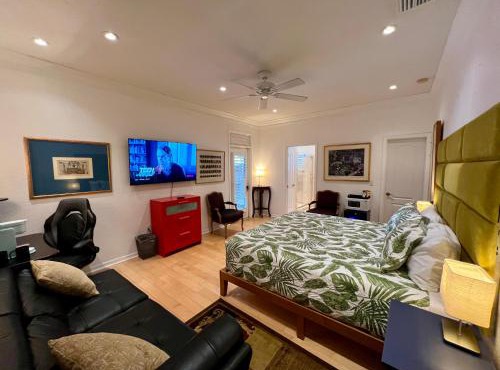 The Signature Orange Grove King Suite