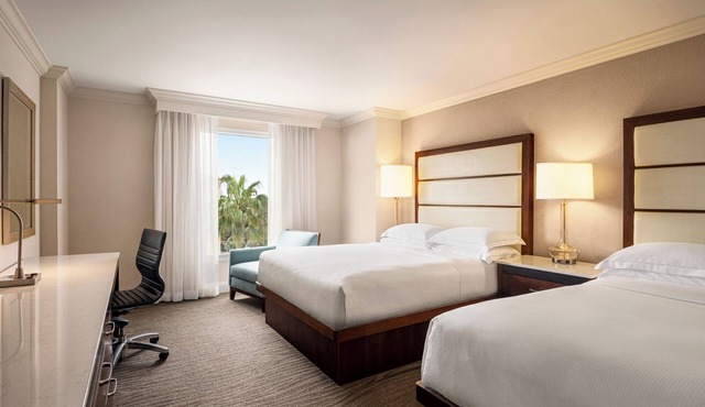The Stay You’ve Been Looking For! Outdoor Swimming Pool, Free Parking!