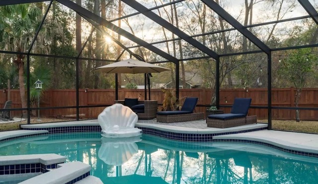 The Summer House | Private Pool, Firepit