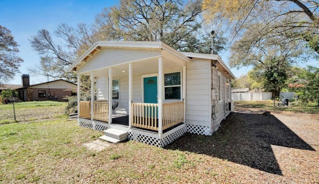 The Tiny Cottage | Located In Central Tampa