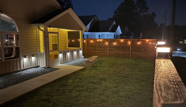 The Tranquil Trio - WiFi, Firepit, Full Kitchen, Netflix, Theatre Seats & More!