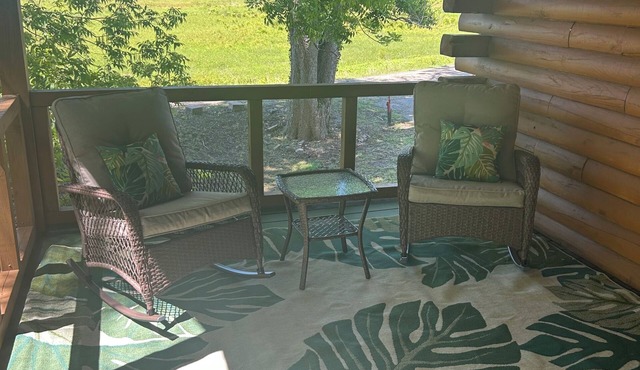 The White River Hideaway in De Valls Bluff