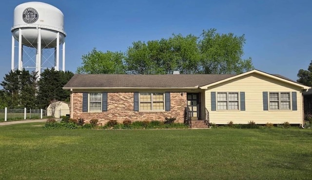 This cozy 3 bed 2 bath house will remind you of a weekend at Grandmother's.