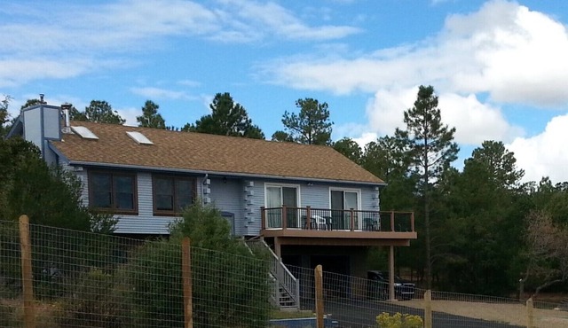 Tijeras Tranquility, Mountain Cabin with Views