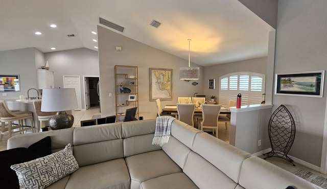 Tiki Hut on Canal w/Gulf Access, Heated Pool Lanai 12 min. to PGD Airport