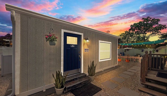 Tiny House: 1BR w/KING Bed, Pool by Raymond James