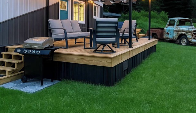 Tiny Tin Haven Mountain Views + Private Deck