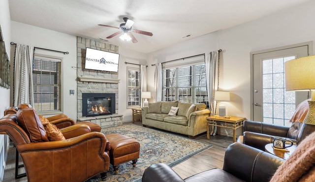 Townhouse at Stonebridge Near Silver Dollar City Free Tickets Golf Course Outdoor Pool