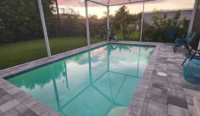 ☆ Treetop Sunset Home ~ Private Heated Pool ~ Group Trip ~ Work Groups Welcome