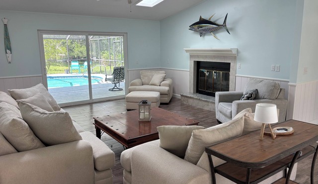 Tremendous 3-bedroom pool house in Homosassa 2600 sq ft executive home.