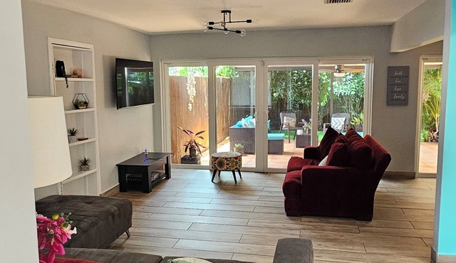 Tropical 3-bedroom estate with WiFi, AC in gorgeous Miami Gardens