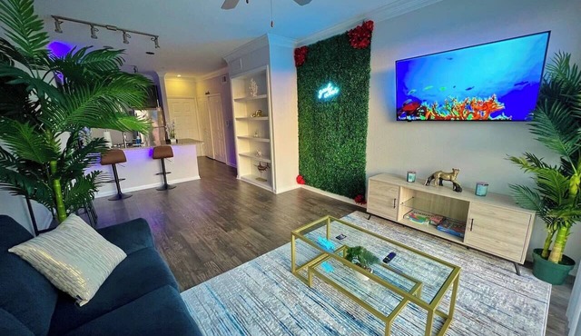 Tropical Breeze - 2BR - FIFA World Cup - Walk to NRG - Pool - Gym - Sleep 6