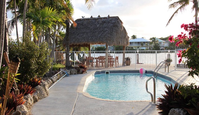 Tropical Pool Home - Tiki Hut & 60' Dock