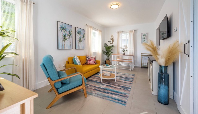 Tropical Retreat 8 min to Hollywood Beach