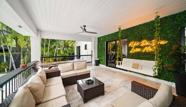 Ultimate Luxe 8BR Villa with Pool, Billiards, Cinema, Poker & More!