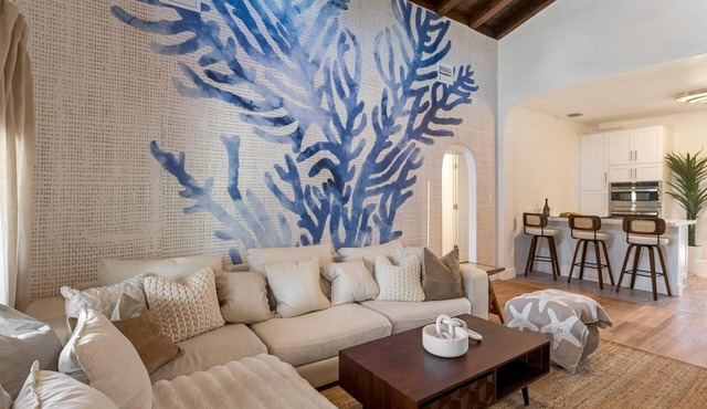 Ultimate Miami Group Retreat | Sleeps 20 | Near Stadium, Beaches & Attractions
