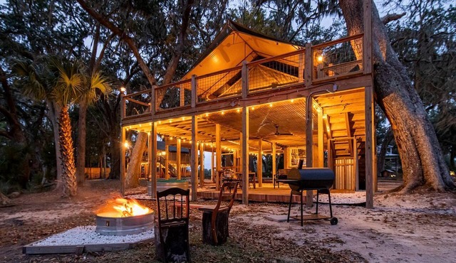 Unique Marshfront Treehouse Stay with Heated Soaking Tub & Adventure-Inspired Escape in Townsend, Georgia