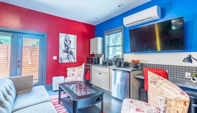 Unique studio w/pool, spa & gardens near downtown