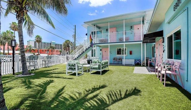 Unit 105 King Suite 1 Bed/1 Bath - The Pearl Cabana Club