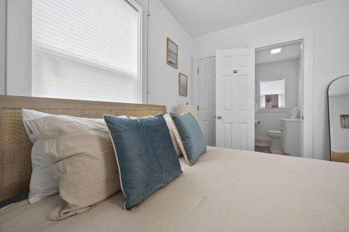 Unit 3 Cozy Cottage Studio in Pensacola