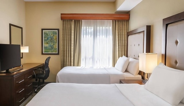 Unwind and Indulge In Our Oasis! Outdoor Pool, Free Breakfast, Full Kitchen!
