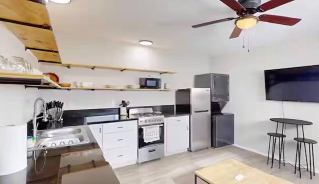 Updated Apart with King Bed & In-Unit W/D