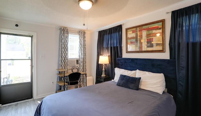 Updated & Cozy Studio in North Greenwood! in Greenwood
