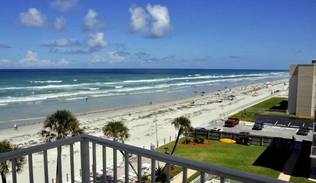 Updated! Direct Ocean Front/Corner Unit! NoDriveBeach of New Smyrna !