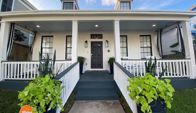 Updated Historic Home Walk to Beach- Pet Friendly!