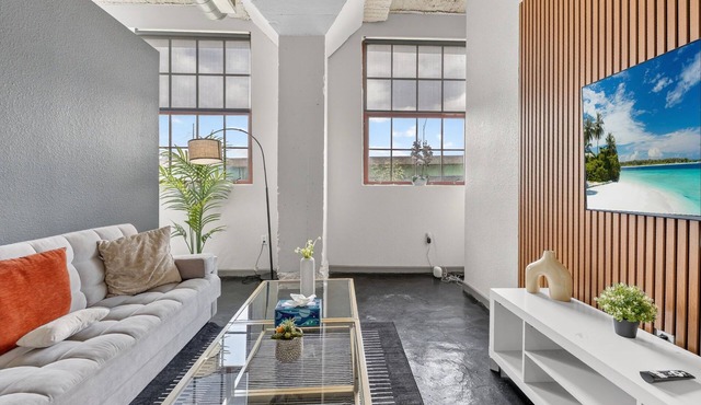 Urban River Market Escape | 2BR, Sleeps 6