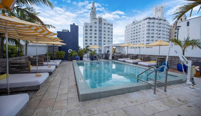 Vacation Starts Here! 3 Comfortable Units, Onsite Pool, Near Fisher Island Beach