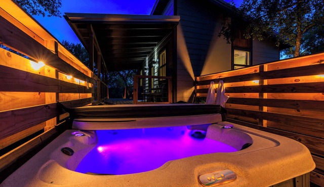 Verbena Waterfront With Hot Tub
