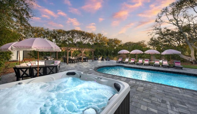 Vilano Rose Sleeps 24 Heated Pool, Beach, EPIC Game Room, Golf, Pets, Hot Tub, Fire Pit, Hammock