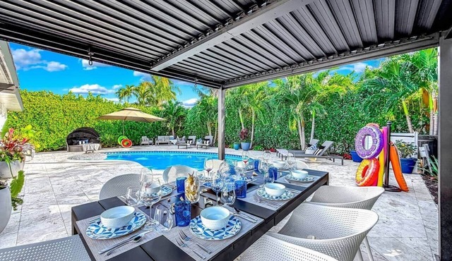 Villa Avalon VERY close to beach 3 BDR