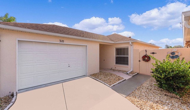 Villa Getaway: 2-Bd 1-Ba w Enclosed Lanai w Heat & AC Villa in The Villages