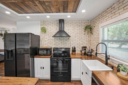 Villa Jolie Renovated Home French Inspired Design