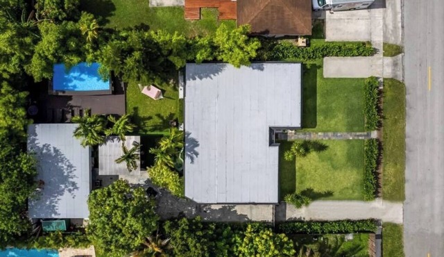 Villa Maris, Modern 5BR Getaway Near Miami Beach