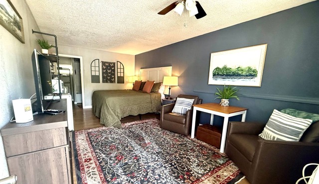 Vintage Creekside motel in Hollister Mo (11)