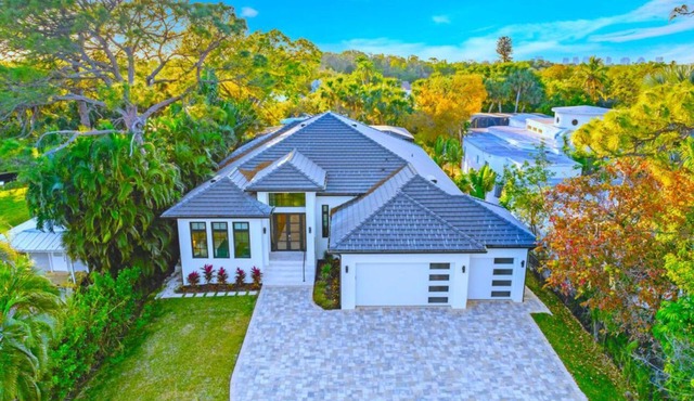 VRBO vacation rental home #2392386680