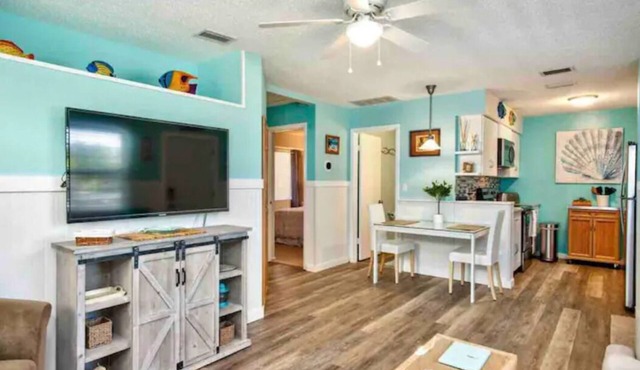 Walk to Beach: Seaside Serenity Oasis Near Indian Rocks Beach.