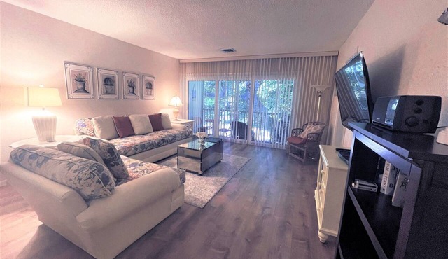Walk to Beach & Dining–Coastal Condo Retreat Kingston Arms 11-B by RVA
