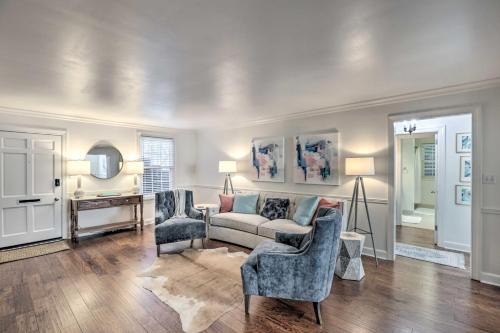 Walk to Broad St: Central Thomasville Condo